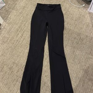 All black flare alo leggings never worn perfect condition